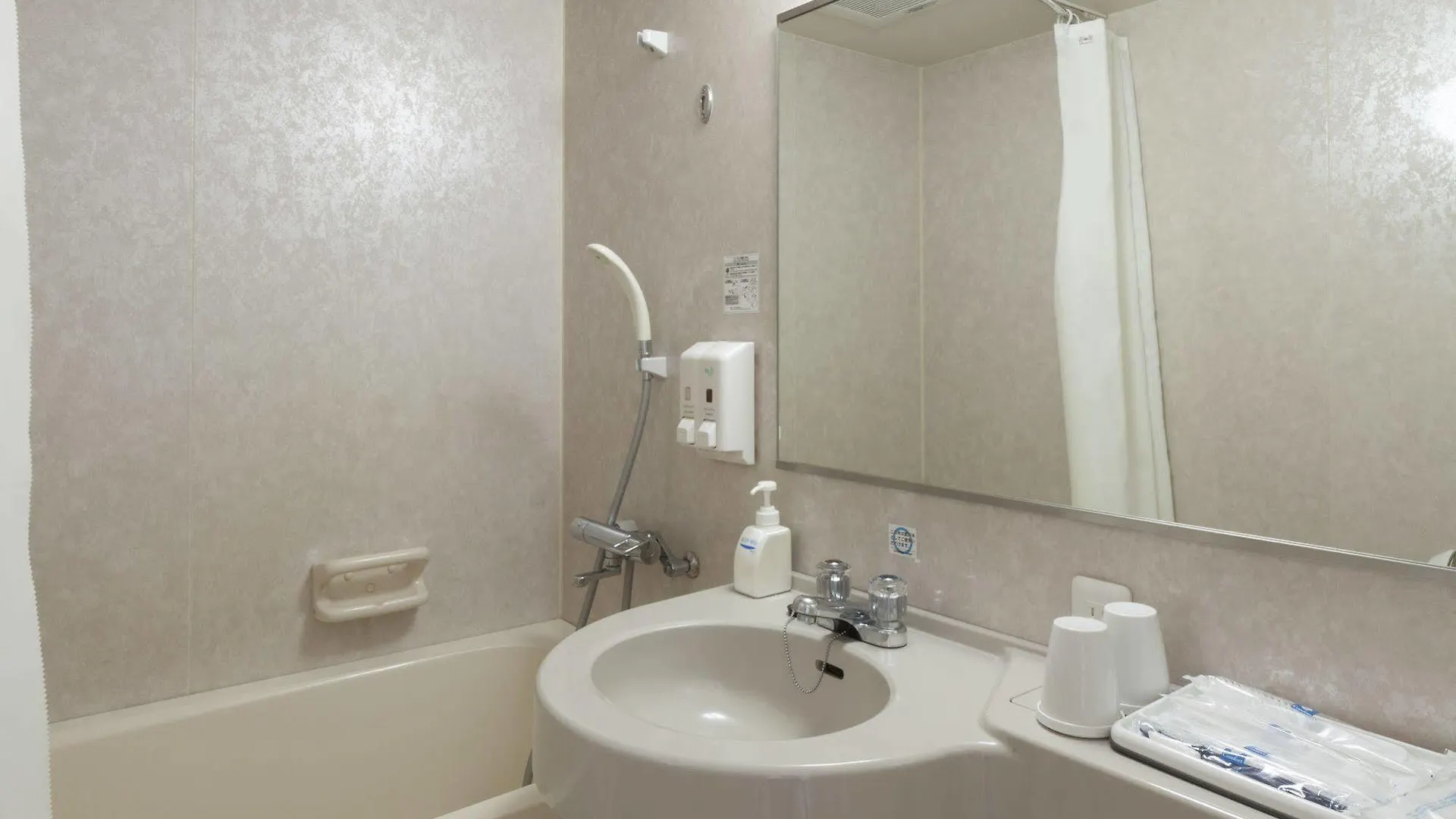 Comfort Hotel Yokohama Kannai 3*, Yokohama (Kanagawa)